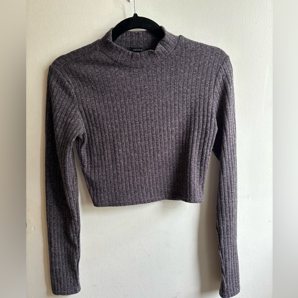 Women’s size medium ribbed cropped shirt